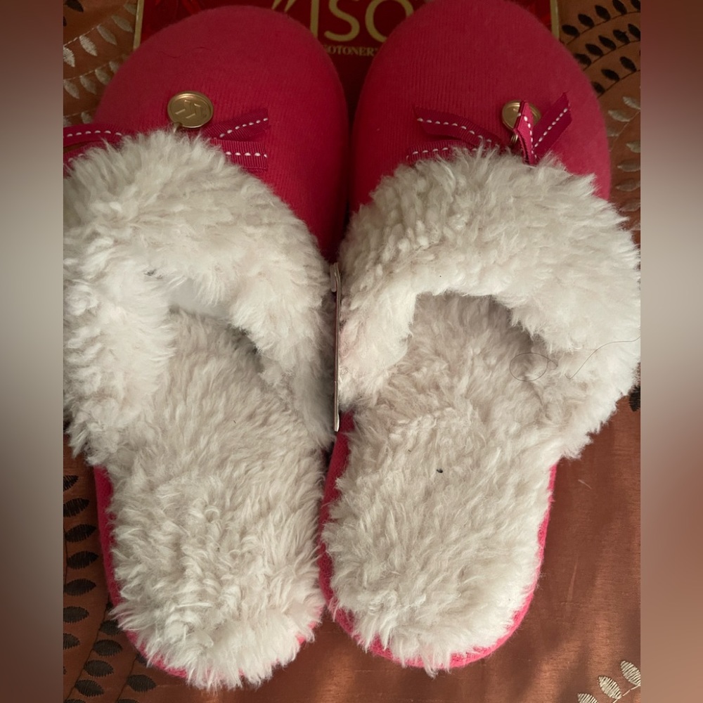 ISOTONER SLIPPERS
